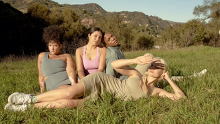 Phong cách Athleisure theo mùa: Mặc thế nào để luôn thoải mái và đúng hoàn cảnh